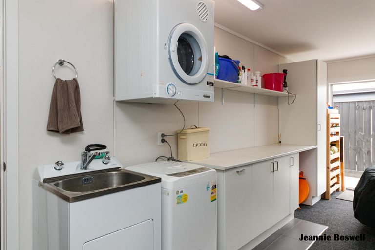 Photo of property in 7 Morocco Terrace, Kelvin Grove, Palmerston North, 4414