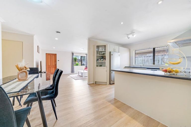 Photo of property in 16 Maadi Place, Papakura, 2110