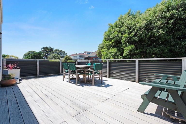 Photo of property in 104 Marine Parade, Paraparaumu Beach, Paraparaumu, 5032