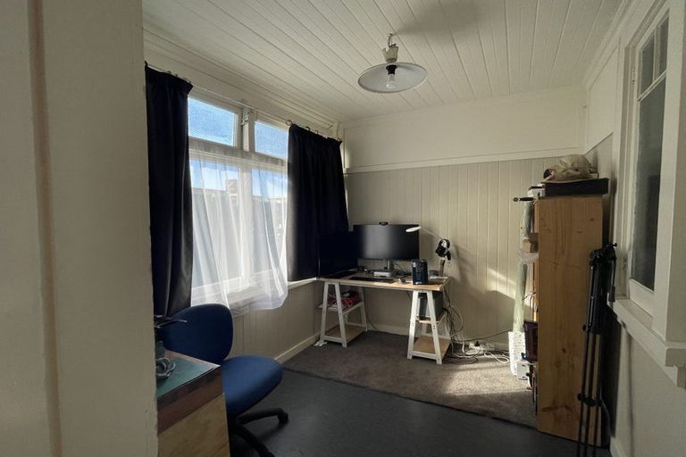 Photo of property in 116 Onewa Road, Northcote, Auckland, 0627