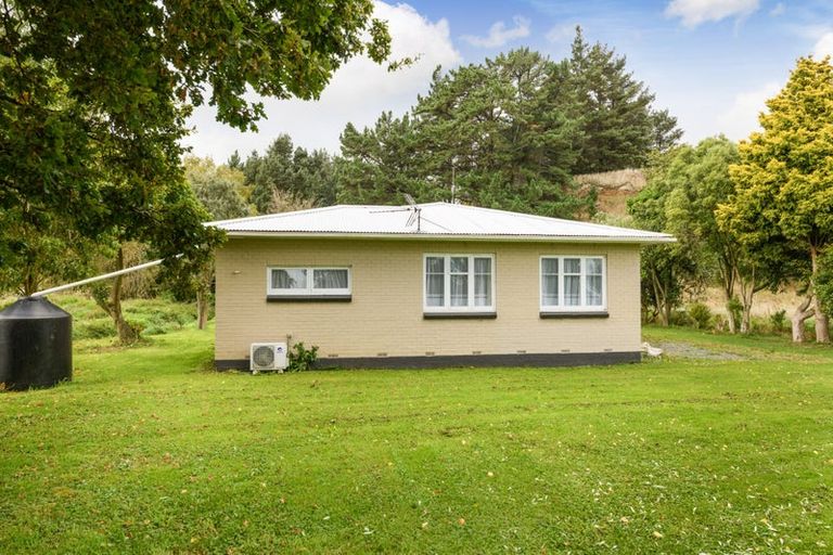 Photo of property in 977 Fitzherbert East Road, Aokautere, Palmerston North, 4471