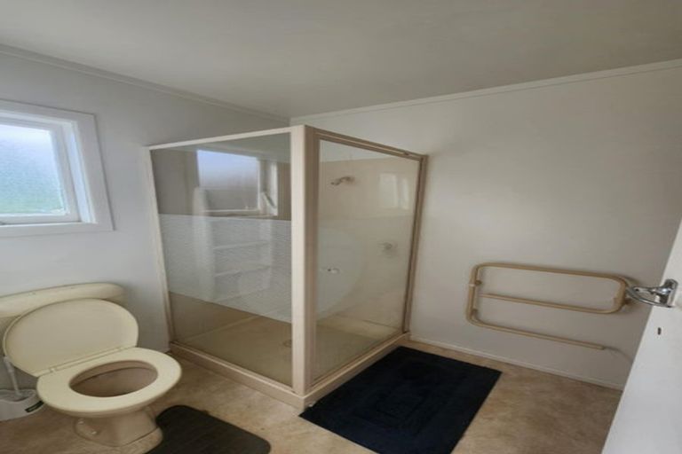 Photo of property in 18 School Road, Riverhead, 0820