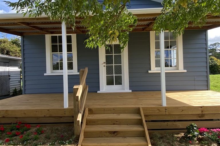 Photo of property in 554 Waitakere Road, Taupaki, Henderson, 0782