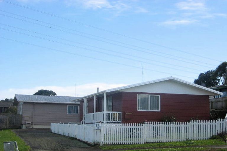 Photo of property in 25 Tahurangi Place, Spotswood, New Plymouth, 4310