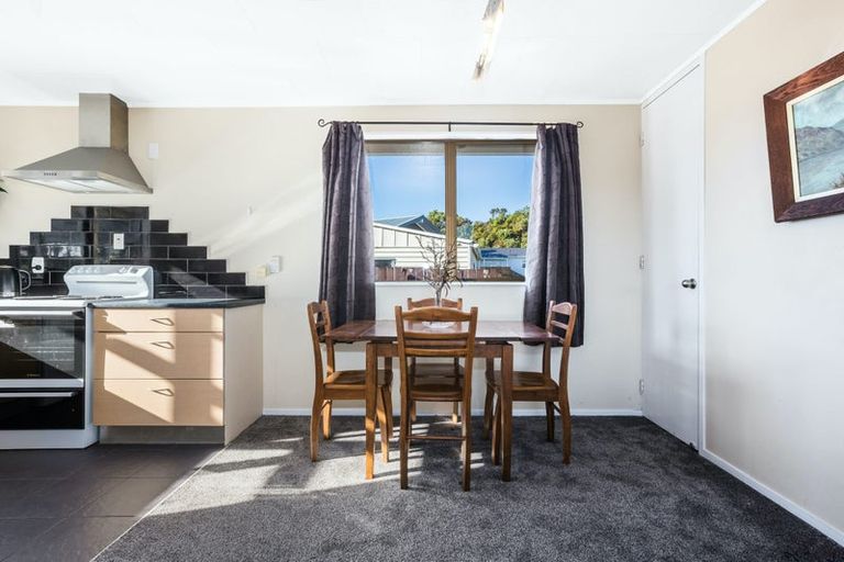 Photo of property in 4 Gaff Place, Whitby, Porirua, 5024