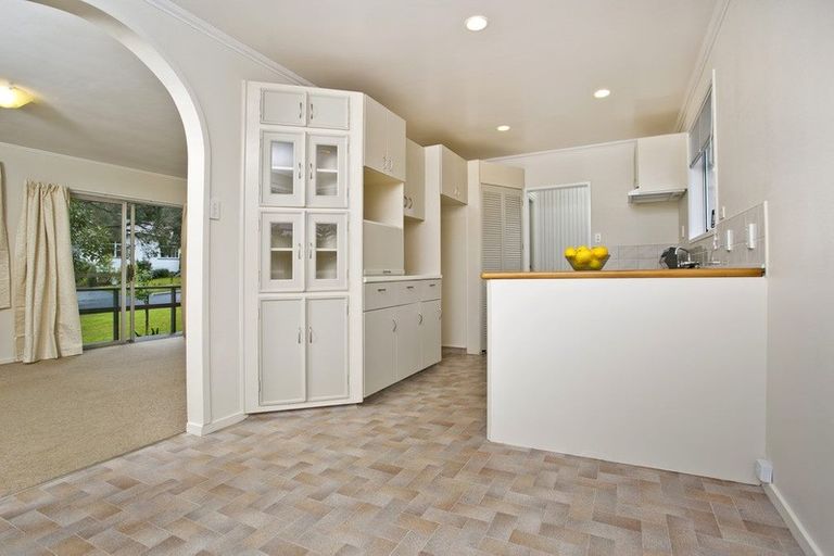 Photo of property in 15 Sequoia Place, Sunnynook, Auckland, 0620