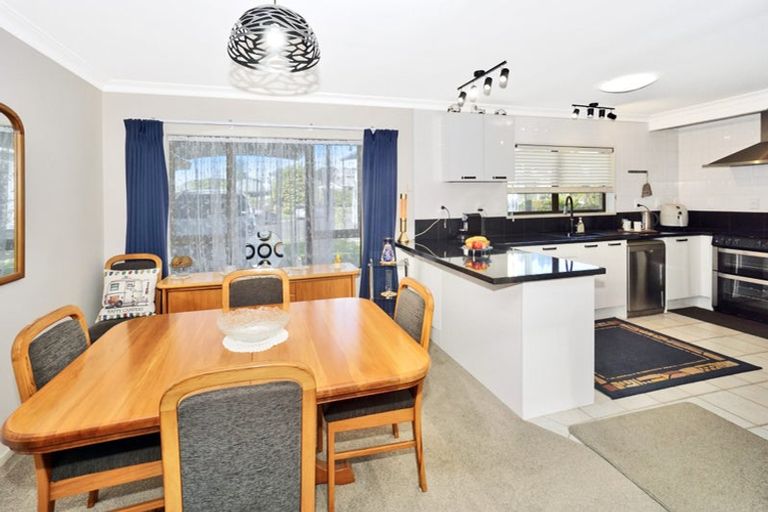 Photo of property in 8 Randell Place, Te Puke, 3119