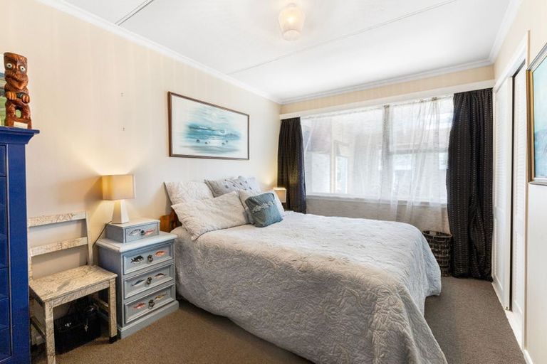 Photo of property in 8 Omata Road, Westown, New Plymouth, 4310