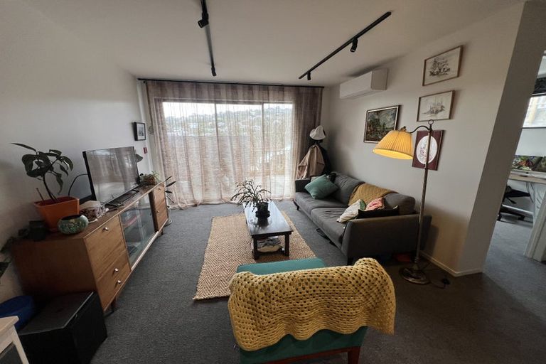 Photo of property in 1/65 Tiketike Way, Brooklyn, Wellington, 6021