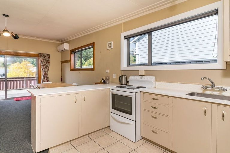 Photo of property in 186 Kaikorai Valley Road, Bradford, Dunedin, 9011