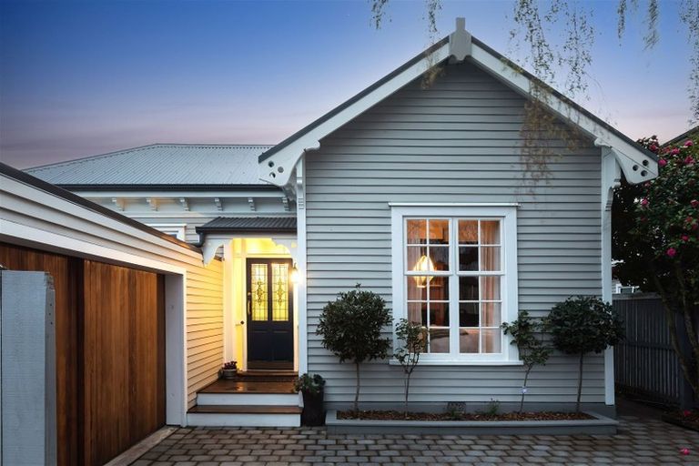 Photo of property in 215 Springfield Road, St Albans, Christchurch, 8014