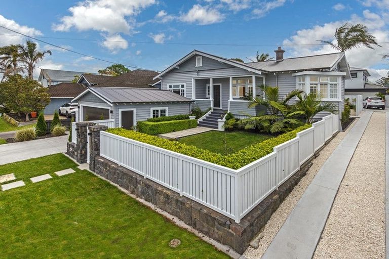 Photo of property in 24 Norwood Road, Bayswater, Auckland, 0622