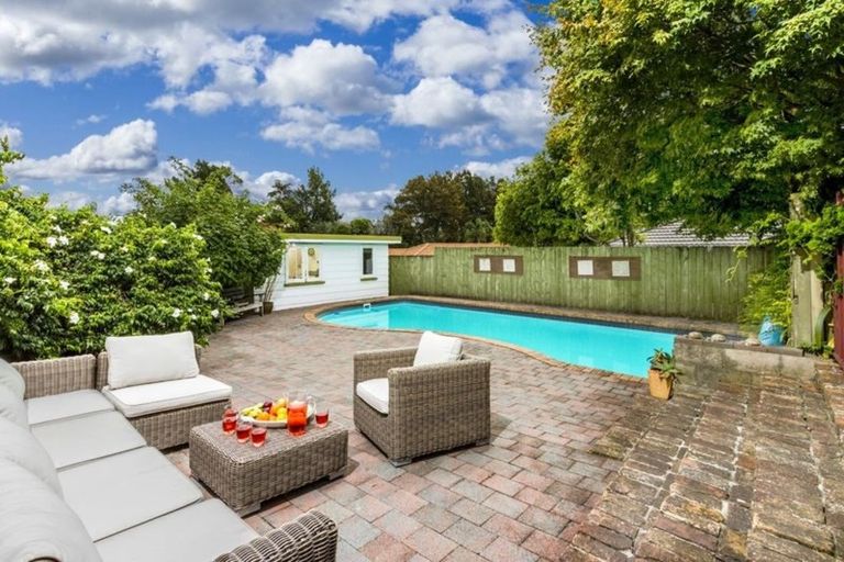 Photo of property in 10 Louvain Place, Greenhithe, Auckland, 0632