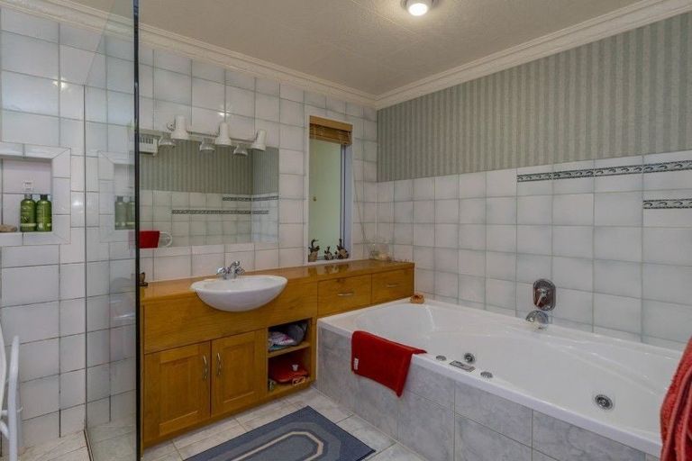 Photo of property in 16 Regal Street, Levin, 5510