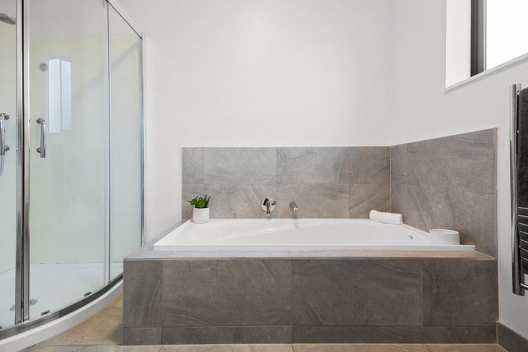 Photo of property in 7 Hampshire Court, Flagstaff, Hamilton, 3210