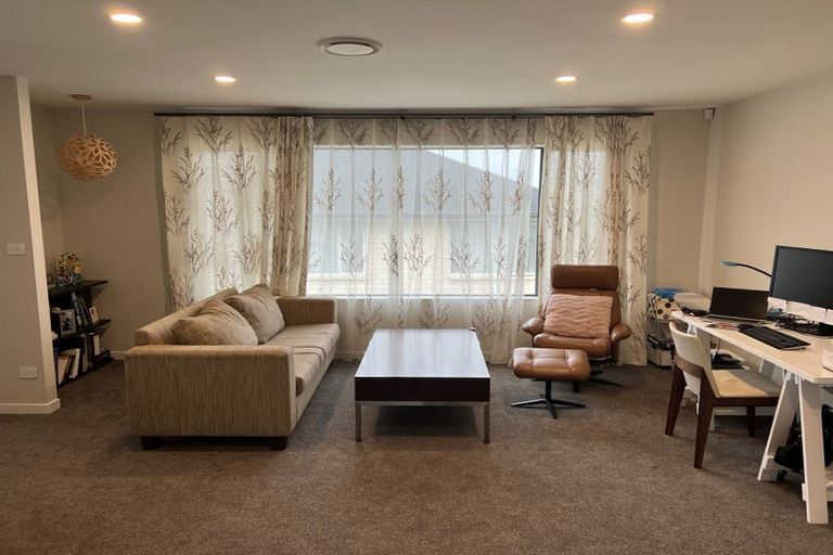 Photo of property in 89 Medallion Drive, Oteha, Auckland, 0632