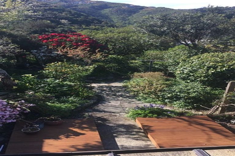 Photo of property in 2/8 Narbada Crescent, Khandallah, Wellington, 6035