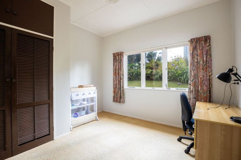 Photo of property in 6 Calvert Road, Moturoa, New Plymouth, 4310