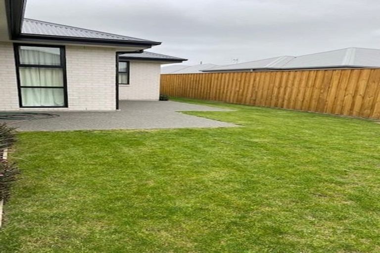 Photo of property in 76b Watkins Drive, Rangiora, 7400