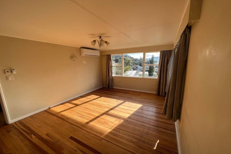 Photo of property in 29 Thomson Grove, Stokes Valley, Lower Hutt, 5019