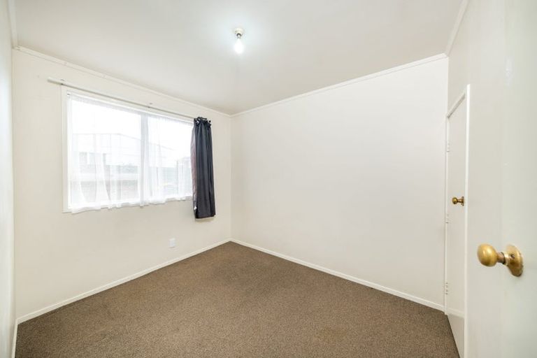 Photo of property in 17 Bodi Place, Te Atatu South, Auckland, 0610