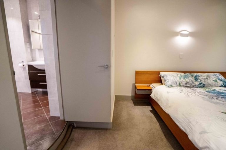 Photo of property in Stadium Garden Flats, 401/107 Thorndon Quay, Pipitea, Wellington, 6011