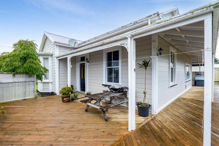 Photo of property in 2 Broadway, Waitara, 4320