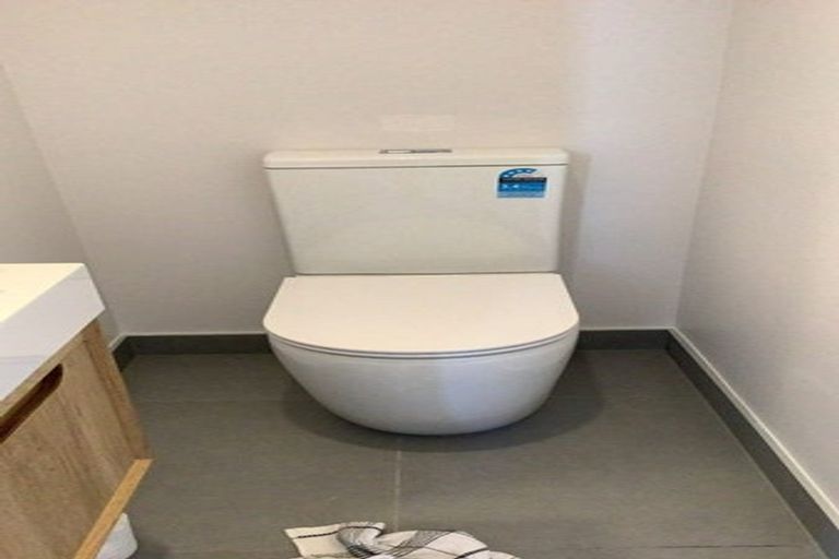 Photo of property in 1/3 Hauraki Crescent, Pinehill, Auckland, 0632