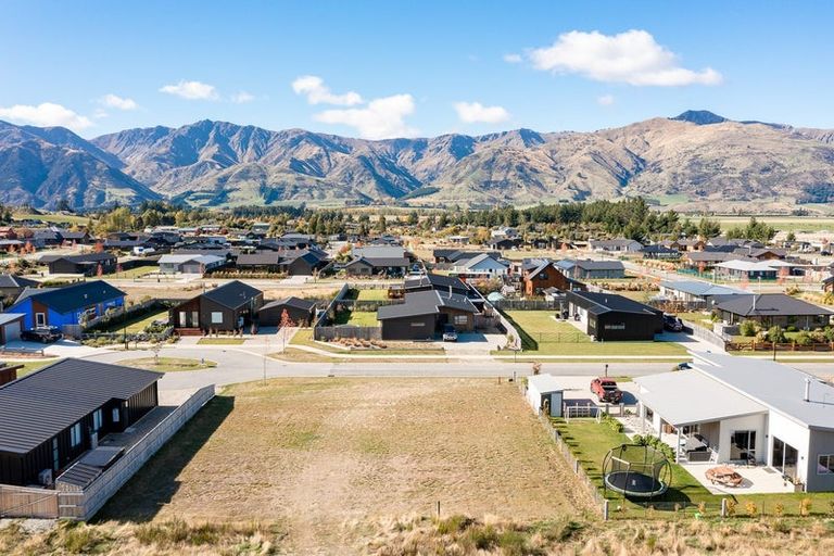 Photo of property in 14 Isthmus Place, Lake Hawea, 9382