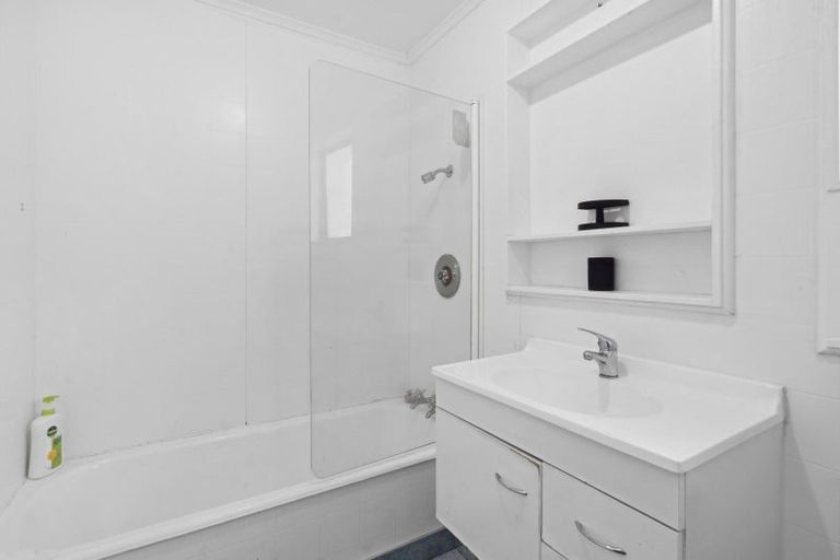 Photo of property in 106a Mako Mako Road, Levin, 5510