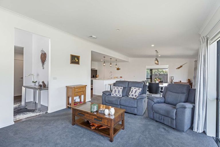 Photo of property in 9 Lady Jocelyn Place, Whitianga, 3510
