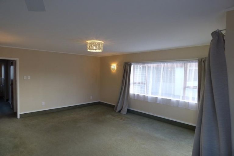Photo of property in 17a Edgewater Parade, Waiuku, 2123