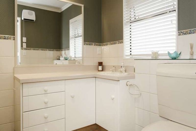 Photo of property in 4 Shera Street, Acacia Bay, Taupo, 3330