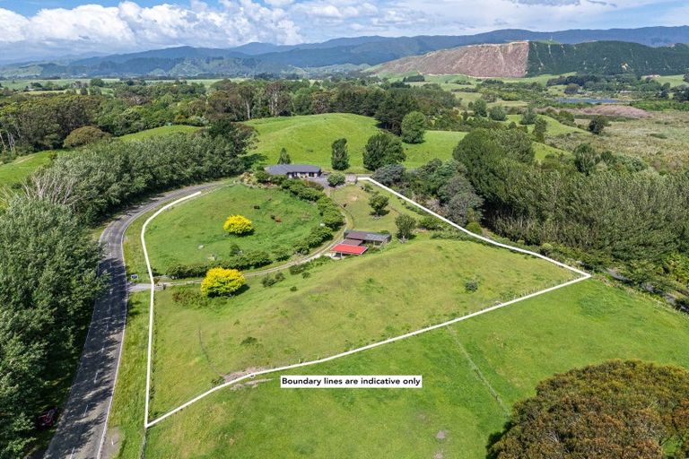 Photo of property in 205 Taylors Road, Otaki, 5583