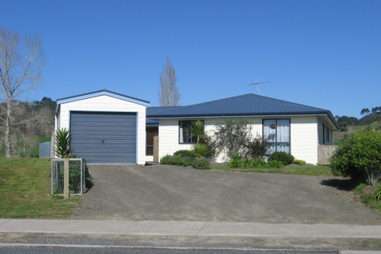 Photo of property in 31 Hawk Hill Crescent, Cooks Beach, Whitianga, 3591