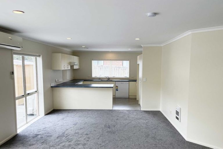 Photo of property in 19 San Bernadino Drive, Henderson, Auckland, 0612