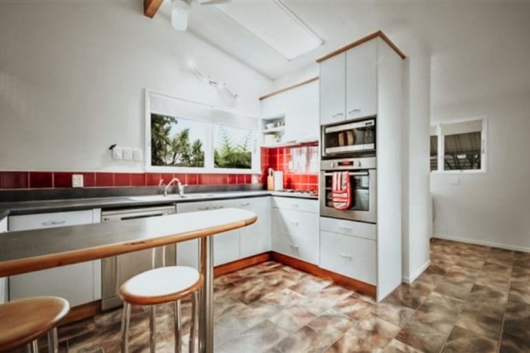 Photo of property in 345 Devonport Road, Tauranga, 3110