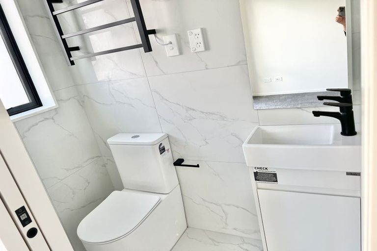 Photo of property in 2/5 Chevis Place, Pakuranga, Auckland, 2010