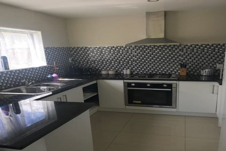 Photo of property in 16 Antalya Place, Manurewa, Auckland, 2102