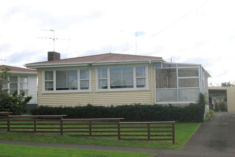 Photo of property in 167 Waimumu Road, Massey, Auckland, 0614