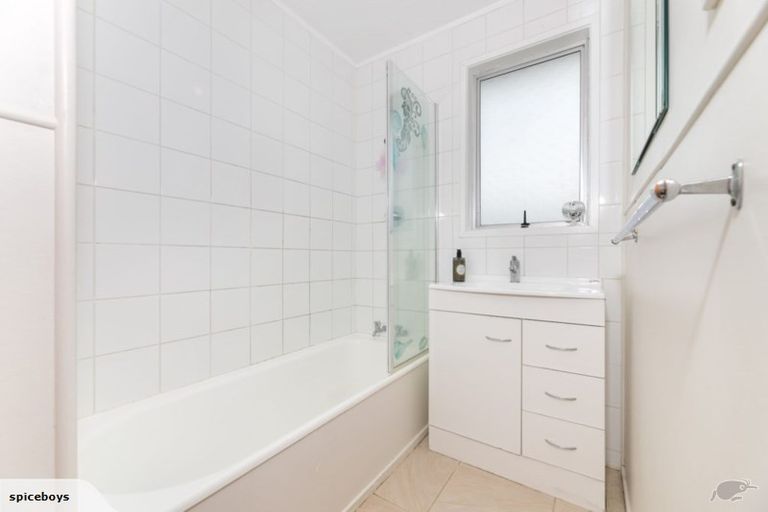 Photo of property in 50 Divich Avenue, Te Atatu South, Auckland, 0610