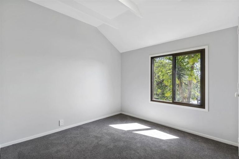 Photo of property in 1/6 Tahinga Street, Northcote, Auckland, 0627