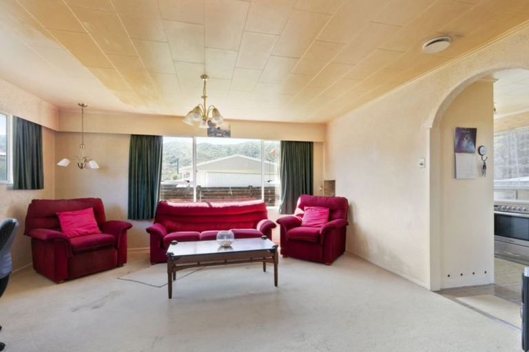 Photo of property in 2/312 Wellington Road, Wainuiomata, Lower Hutt, 5014