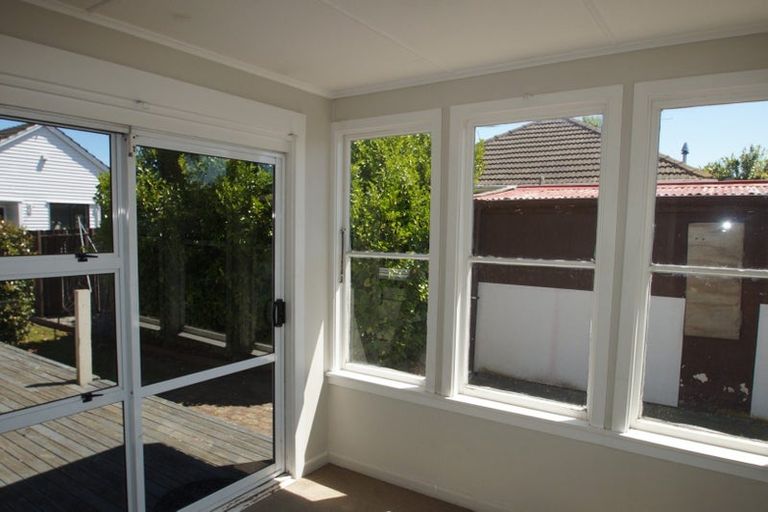 Photo of property in 9 Wilmot Street, Northcote, Christchurch, 8052