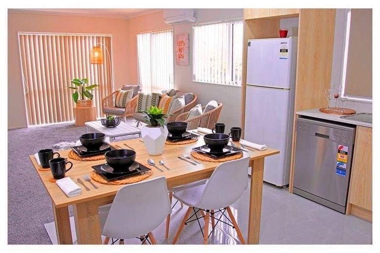 Photo of property in 43a Senator Drive, Manurewa, Auckland, 2105