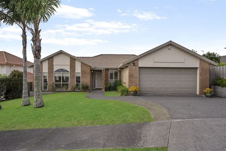 Photo of property in 8 Lorikeet Place, Unsworth Heights, Auckland, 0632