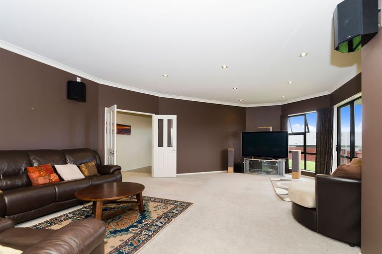 Photo of property in 99 Kitchener Road, Pukekohe, 2120