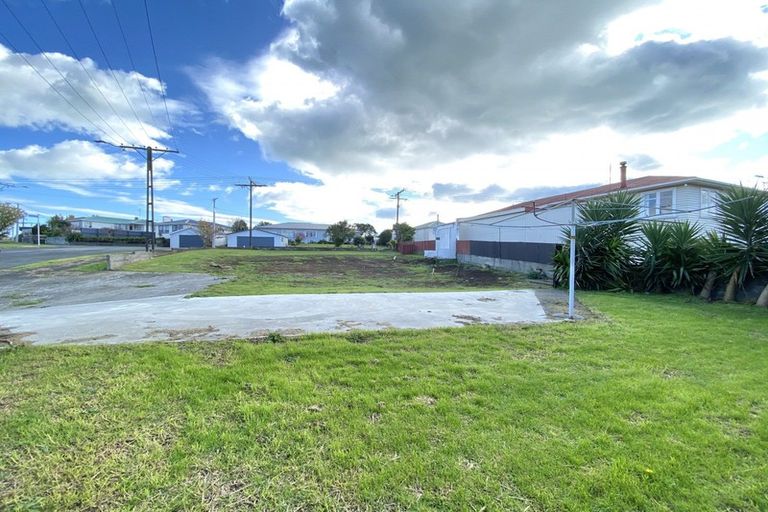 Photo of property in 12a-b Hughson Street, Waitara, 4320