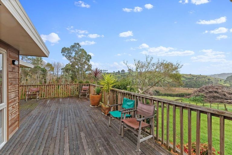 Photo of property in 1175 South Head Road, South Head, Helensville, 0874