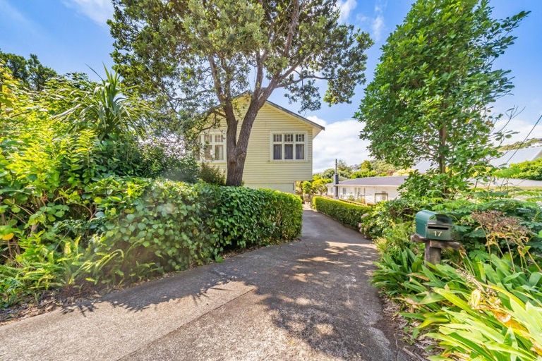 Photo of property in 17 Paremata Crescent, Paremata, Porirua, 5024
